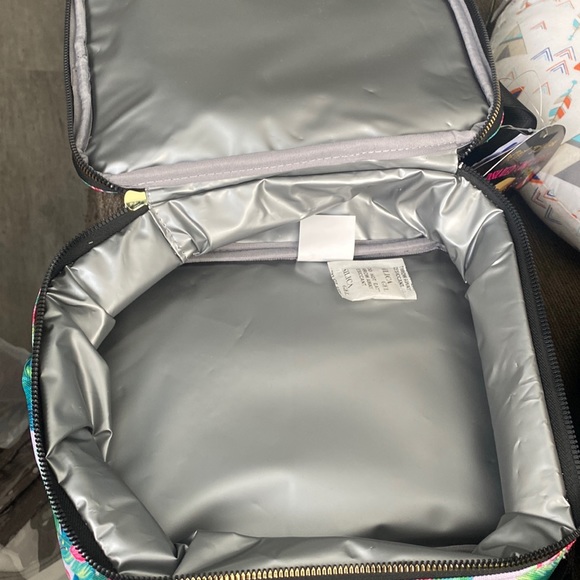 🆕🌸Betsey Johnson Lunch Tote, “Floral”. - Picture 5 of 9